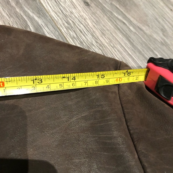 Leather jacket -Roots - Picture 10 of 10